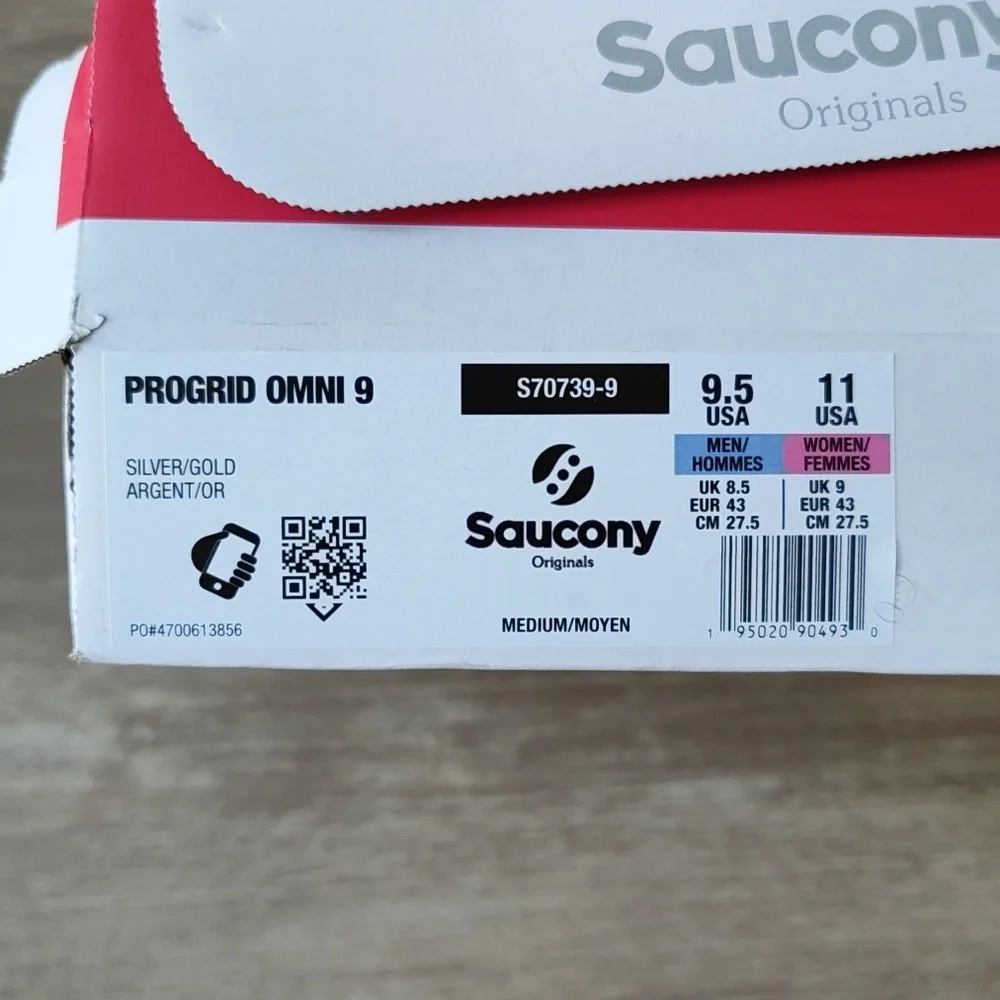 Saucony Progrid Omni 9‎ Men's Size 9.5 Women’s size 11 In Silver/Gold NWT In Box
